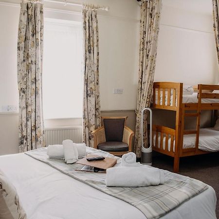 The George Inn Уорминстер Экстерьер фото